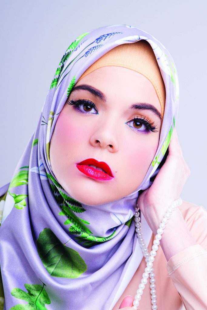 7 Tips Merawat Rambut Untuk Wanita Berhijab - Scarf Media