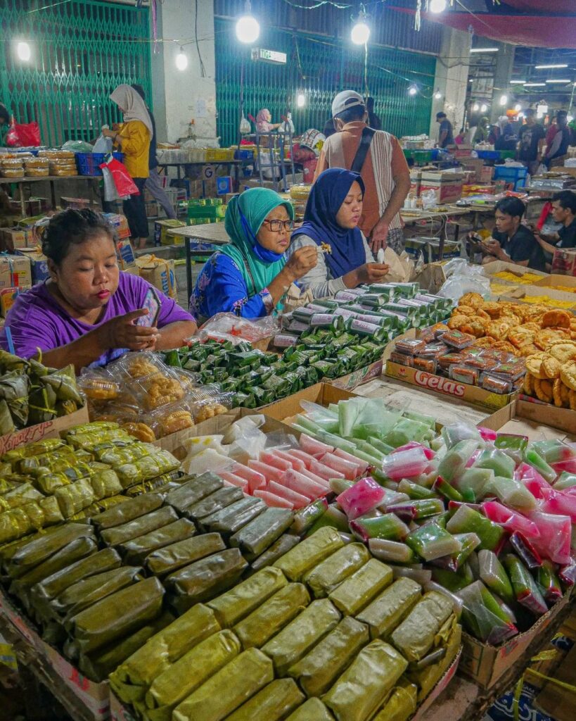 4 Rekomendasi Pasar Kue Subuh Terpopuler Bikin Kalap Beli Scarf Media